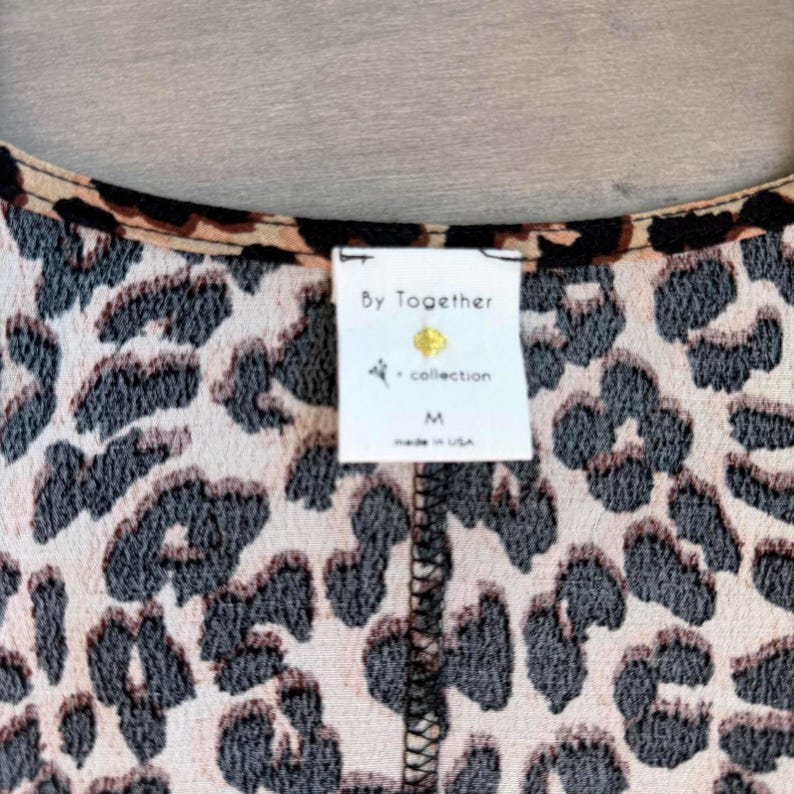 Vestido estampado de leopardo de Together Anthropologie, talla M imagen 3