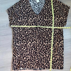 Vestido estampado de leopardo de Together Anthropologie, talla M imagen 5