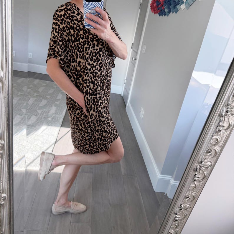 Vestido estampado de leopardo de Together Anthropologie, talla M imagen 2