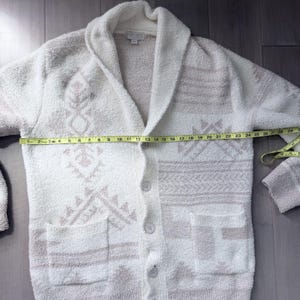Cárdigan con cuello chal Barefoot Dreams, talla grande. imagen 3