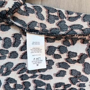 Vestido estampado de leopardo de Together Anthropologie, talla M imagen 4