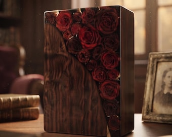 Peut inclure: Un bloc rectangulaire combinant un bois brun foncé au grain prononcé et une section en résine transparente remplie de nombreuses roses rouge foncé. Le bois et la résine sont assemblés par une ligne diagonale sur la surface avant.