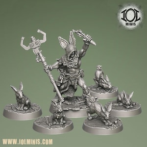 Könnte beinhalten: Eine Sammlung unbemalter Miniaturfiguren. Die zentrale Figur ist eine humanoide Figur mit Hasenohren, die einen Stab und eine Fackel hält. Mehrere Hasenfiguren umgeben die zentrale Figur. Die Basis jeder Figur ist eine kreisförmige Plattform. Der Text "www.iolminis.com" ist sichtbar.