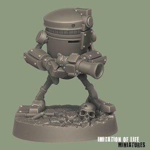 Könnte beinhalten: Graue Miniatur-Roboterfigur mit einer großen Kanone, die auf einer Basis mit einem Schädel und Trümmern steht. Der Roboter hat einen zylindrischen Körper, gegliederte Gliedmaßen und ein detailliertes mechanisches Design. Die Basis trägt den Text "IMITATION OF LIFE MINIATURES".