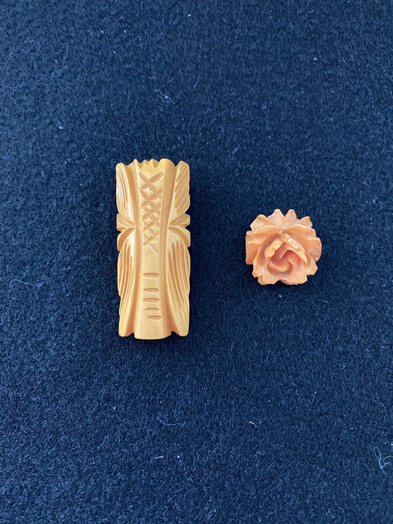 Carved Bakelite clip and carved Bakelite flower p… - image 8