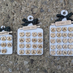 Adorno o imán navideño familiar personalizado: nombres grabados