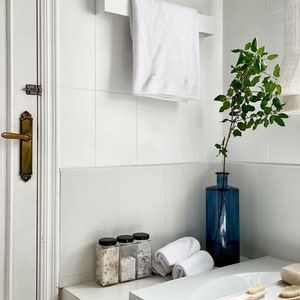 White Towel Hanger to modern bathroom, white modern bathroom accessories, dabstory bathroom design FIONDA zdjęcie 2