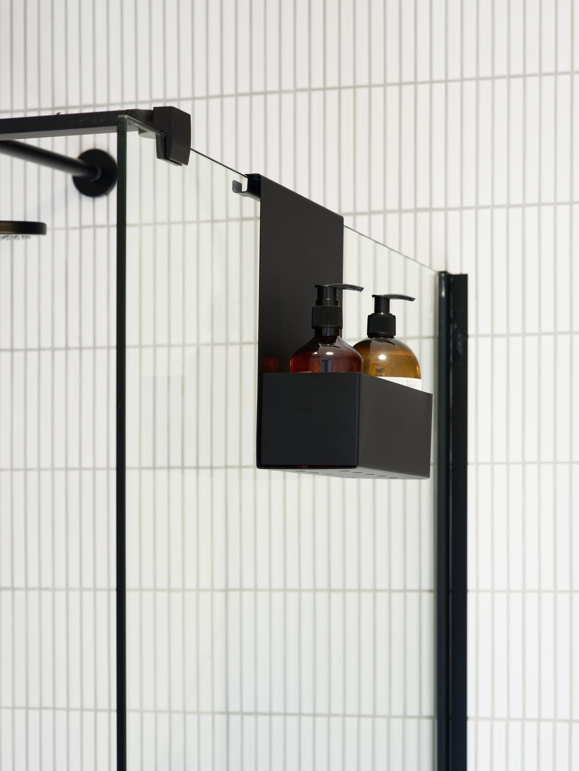 Modern Farmhouse Bathroom Shelf, Black Shower Shelf, Minimalist Bathroom  Accessories, Black Shelves With Railing, Black Shower Caddy VASCA -  UK