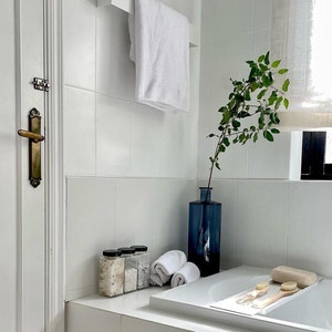 White Towel Hanger to modern bathroom, white modern bathroom accessories, dabstory bathroom design FIONDA zdjęcie 3