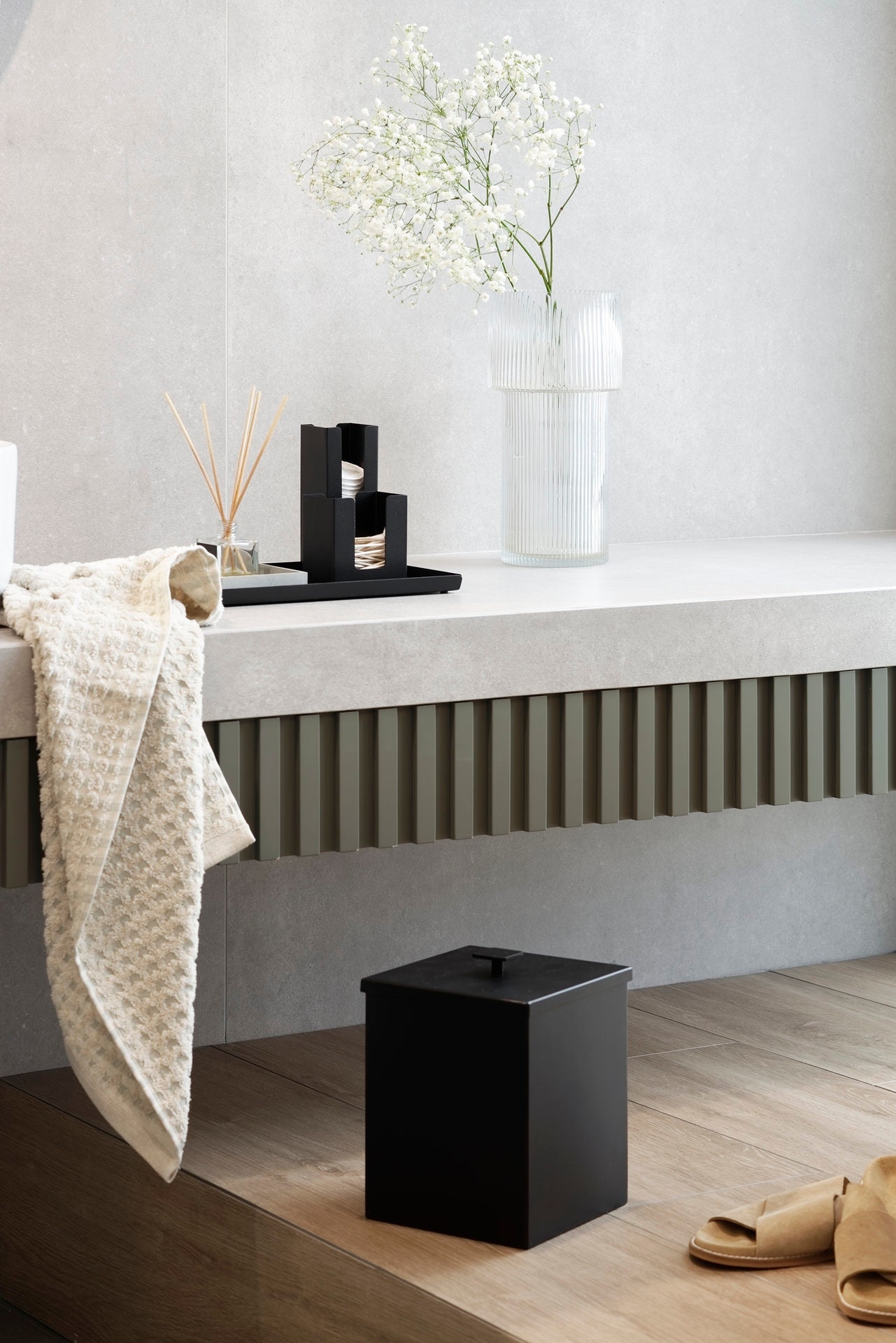  Papelera negra de cocodrilo con pedal para el hogar de la moda  creativa de la cocina, cuarto de baño, sala de estar XXT : Hogar y Cocina