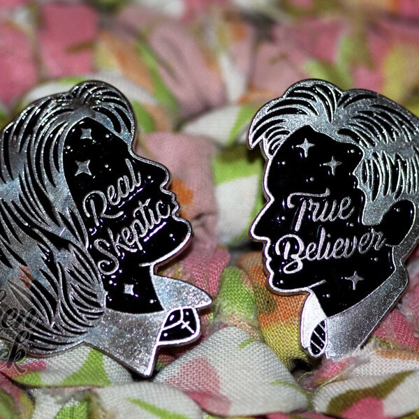 Awesome Set of two X Files Enamel Pins - True Believer - Real Skeptic - Scully and Mulder