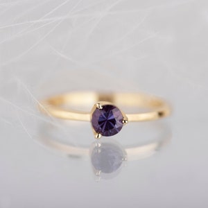 14K geel-, wit- of roségouden alexandriet solitaire verlovingsring