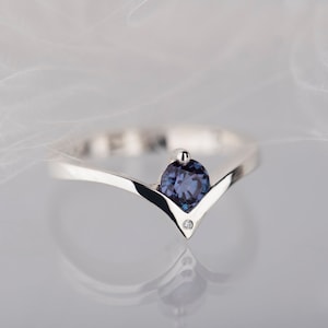 Anillo de compromiso con diamantes y alejandrita en plata de ley, oro blanco, amarillo o rosa de 14 quilates
