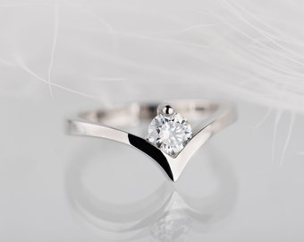 950 platinum natural or lab created 0,5 ct diamond chevron engagement ring