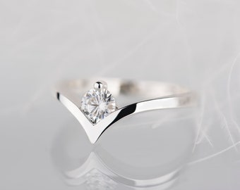 14K white, yellow or rose gold natural 0,5 ct diamond chevron ring