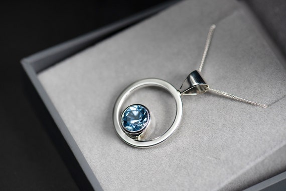 Sterling silver round aquamarine pendant necklace