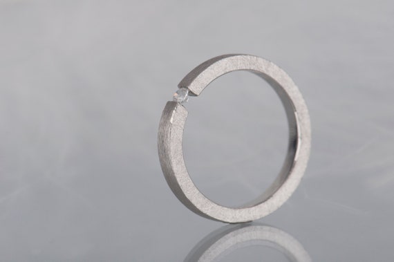 Alternative diamond, white sapphire or moissanite engagement ring