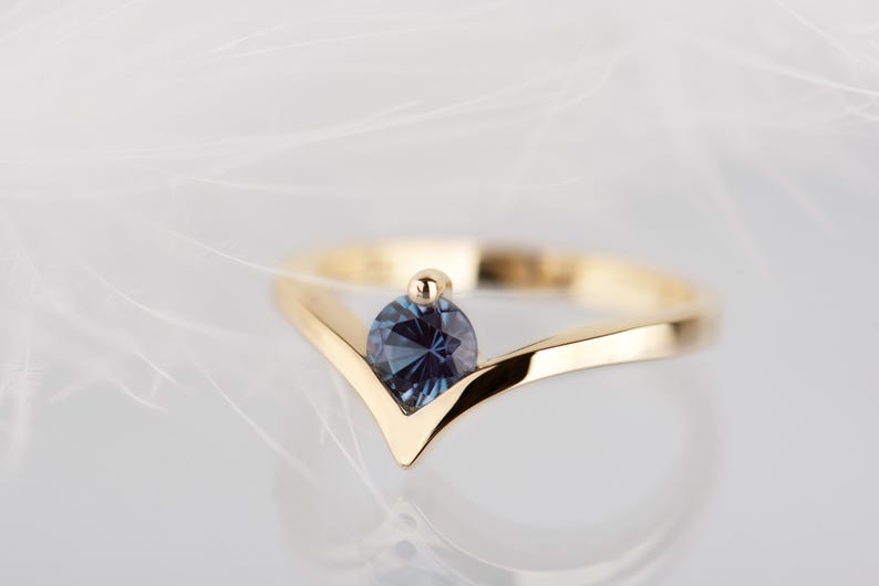14K yellow gold round lab created alexandrite chevron ring