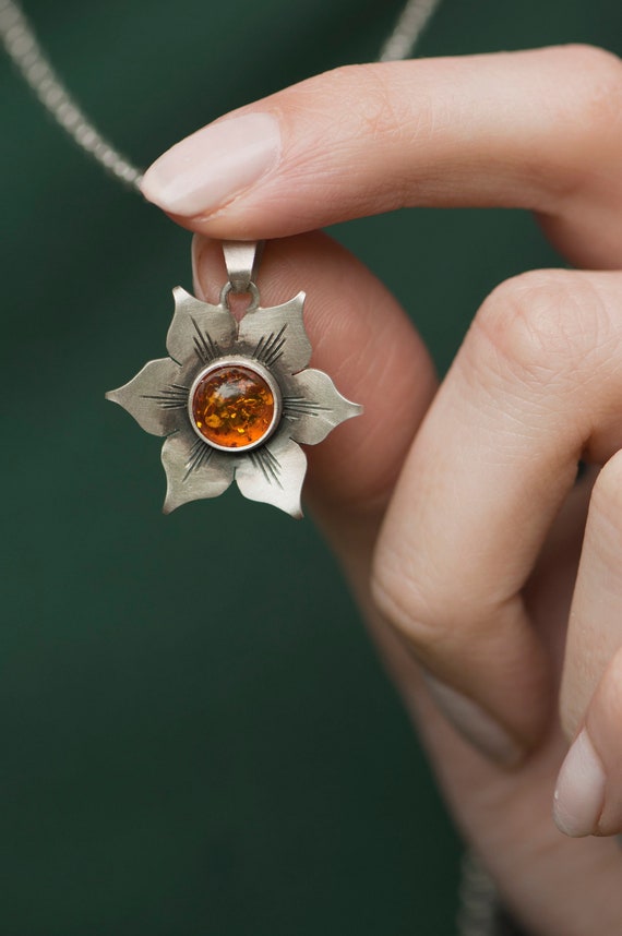 Sterling silver amber flower pendant necklace