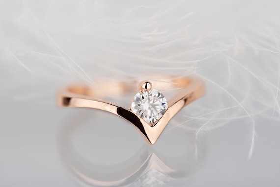 14K white, yellow or rose gold 0,5 ct lab created diamond chevron ring