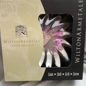 Wilton Armetale polished Scalloped shell bowl, 7”
