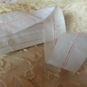 1y Insertation ,Pink on white Swiss Batiste, 1&quot; wide,  100% cotton.