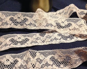 ヴィンテージアンティークレース、幅1 1/4、長さ1ヤード、ローズ