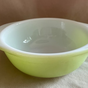 Vintage Pyrex Lime Green, 8oz Ramekin dish, great condition