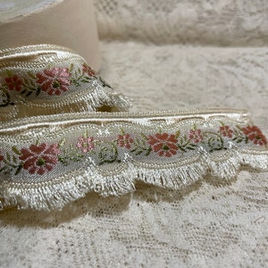 Vintage Franse geborduurde jacquard lintversiering, Rayon, 1 yard 6 inch links.