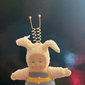 Snowbabies Snowbunnies Music Box Plays “You Are My Sunshine” Dept 56, Bumblebee Music Box, Includes Original Box, Winds From Top Figure