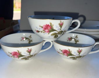 Juego de 5 tazas Moss Rose de Sango Japan. Las tazas son planas y miden aproximadamente 5 cm de alto x 9,5 cm de diámetro. No incluyen platillos. ¡En perfecto estado!