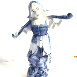 Delft, Alemania, Rauenstein, Turingia, Turingia. Figura de niña holandesa de 14 cm de altura, anterior a 1930.