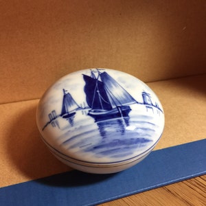 GERMAN DELFT: Swaine Porcelain German Germany Delft Powder Pr Trinket Jar/Dish