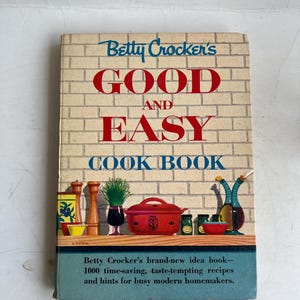 Betty Crocker's "Good and Easy", kookboek 14,5 x 20 cm, jaren 60, 256 pagina's, eerste pagina gedeeltelijk los, zie laatste foto, spiraalgebonden.