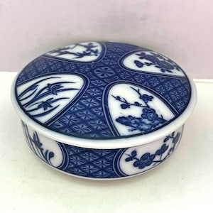 Caja/contenedor de polvo azul y blanco, 3,5" de diámetro, sin marcas, perfecto estado, ¡bonito!