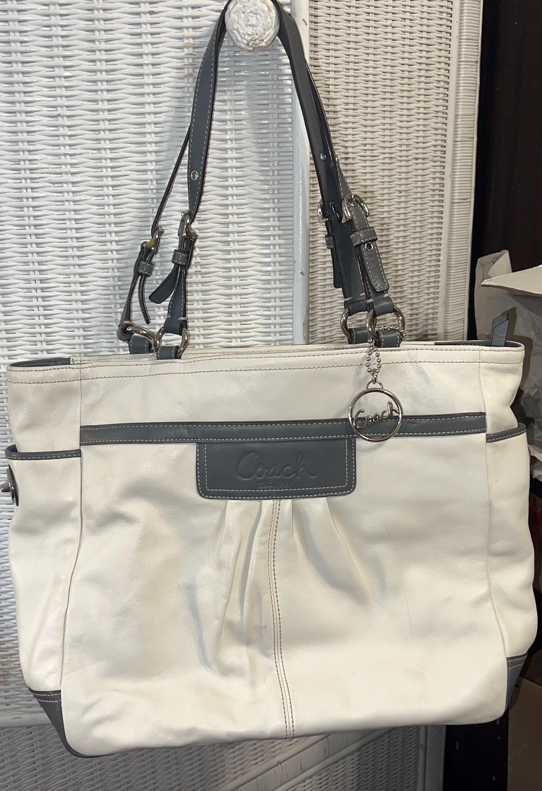Coach Vintage Smooth Off-white Leather Purse/bag With Dark