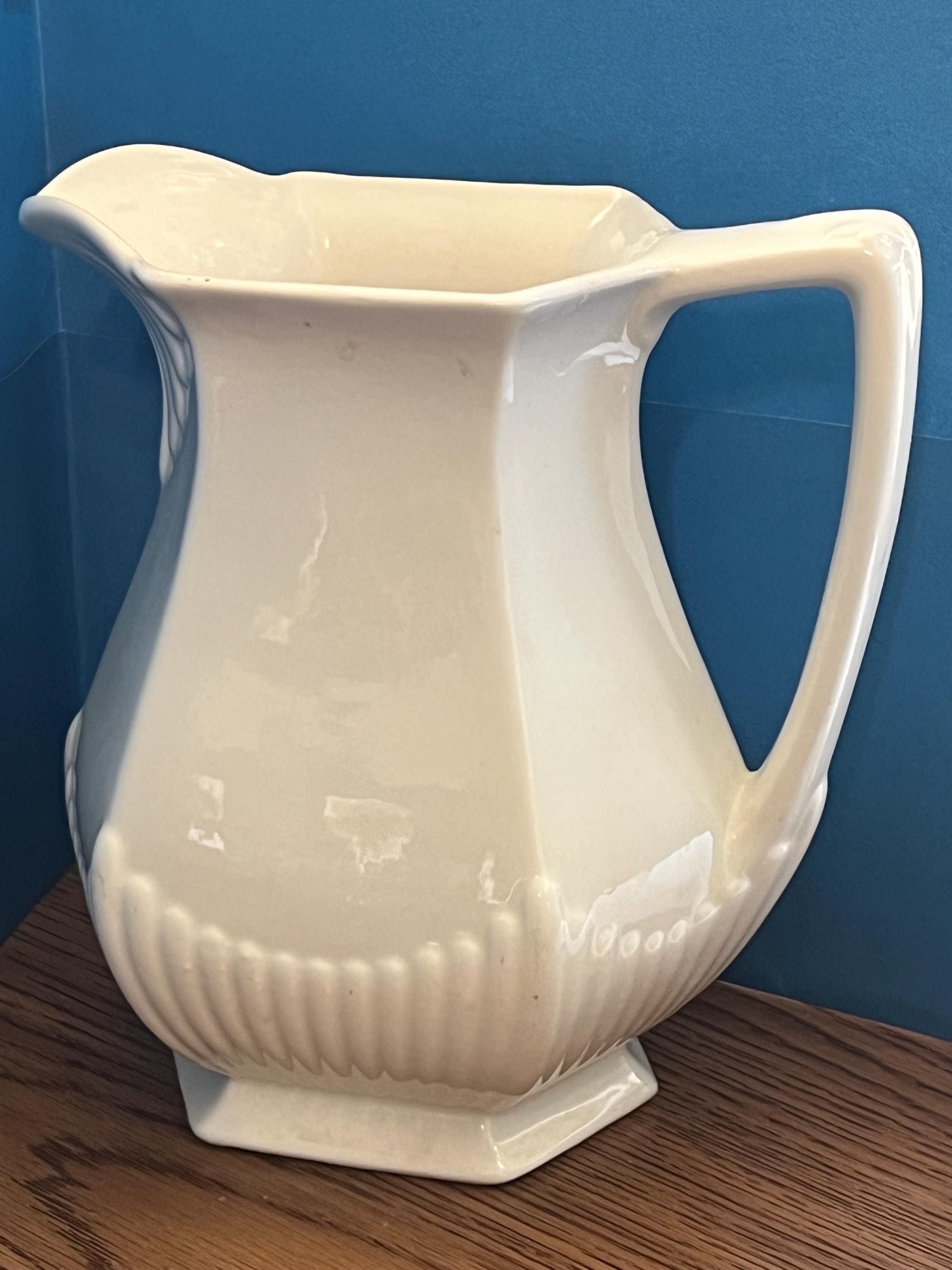 英国製アイアンストーン ピッチャー、Wm Adams & Sons、高さ 6-3/4