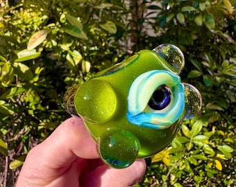 Eyeball pipe, Alien pipe, heady glass pipe, Monster Pipe, green pipe, sci-fi pipe, demon pipe, creature pipe, pipe, glass pipe
