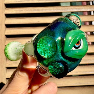 Green Monster Eye Glass Pipe: Hand Blown Heady Spoon