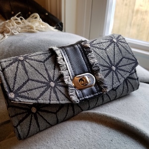 Woman&#39;s Wallet NCW Geometric Home Dec Fabric faux leather accent and trim Necessary Clutch Wallet