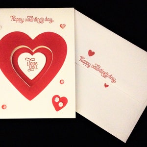 Joyeuse Saint-Valentin avec fenêtre en forme de coeur découpé