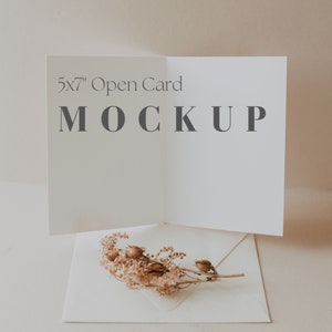 5 x 7" wenskaart mockup, wenskaart mockup, verjaardagskaart mockup, vakantie kaart mockup, kerstkaart mockup, open kaart mockup, mockup