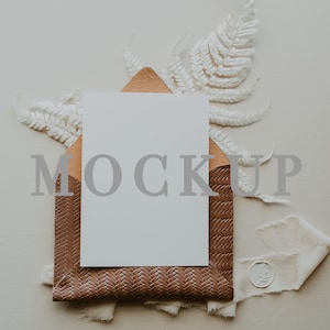 5x7 Karten-Mockup, Einladungs-Mockup, Hochzeitseinladungs-Mockup, Hochzeits-Briefpapier-Mockup, Grußkarten-Mockup, Briefpapier-Mockup, Mockups
