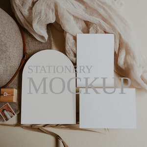 Gewölbte Einladungs-Mockup, Hochzeits-Briefpapier-Mockup, Briefpapier-Mockup, Hochzeits-Suite-Mockup, 5x7-Karten-Mockup, 5x7-Mockup, Einladungs-Mockup