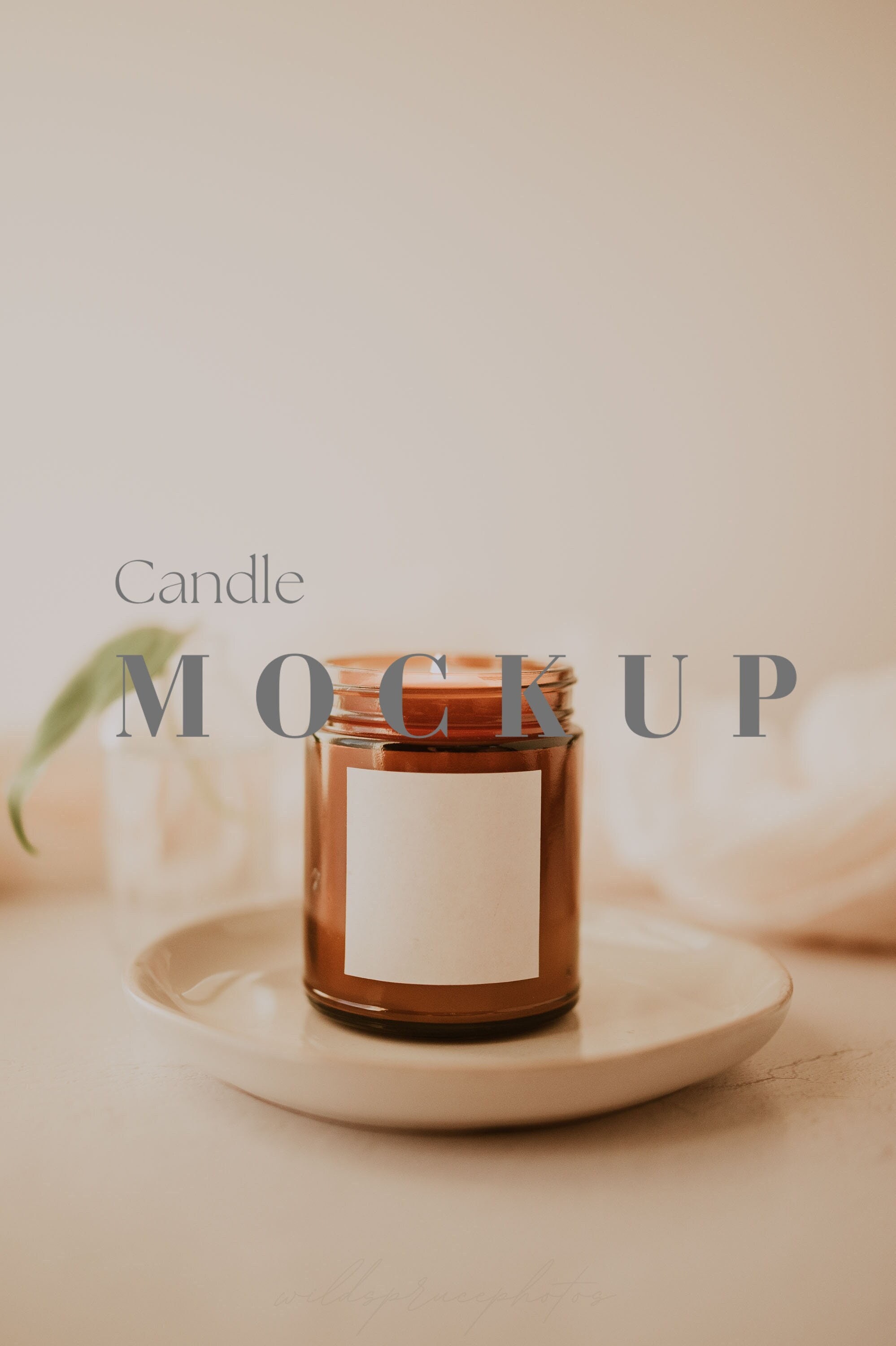 キャンドルラベルのモックアップ、2x2インチの正方形、9オンスの瓶