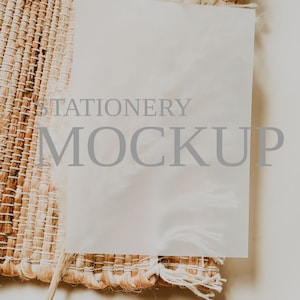 Mockup pergaminu 5x7, Mockup pergaminu, Mockup zaproszenia, Mockup zaproszenia 5x7, Mockup papeterii, Mockup papeterii ślubnej, Mockup kartki