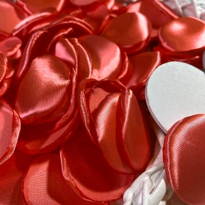 Koralle Satin handgemachte Rosenblätter.