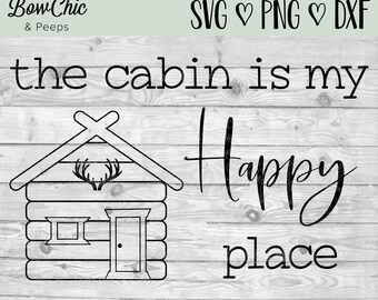 Pode incluir: Um design gráfico digital com o texto preto 'the cabin is my Happy place' ao lado de uma ilustração de linhas de uma cabana de madeira com um motivo de chifres de veado sobre a porta, num fundo de tábuas de madeira cinzento-claras.