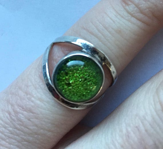 sterling silver ring with green brilliant  bead - image 1