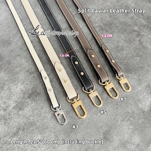 Puede incluir: Cinco correas de cuero diferentes en beige, negro, marrón y gris con herrajes dorados. Las correas tienen 1,2 cm y 1,8 cm de ancho y 60 cm de largo. Las correas están etiquetadas como #3, #5 y #7.